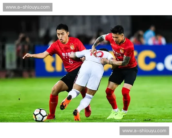 浦和红钻vs恒大：亚洲赛场上的巅峰对决，王者荣耀还是王朝落幕？